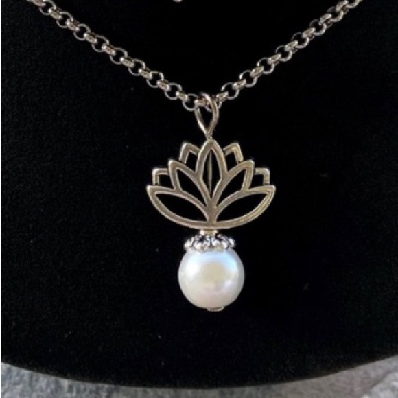 🔴 SALE ! red dot items are 2 for $25 . Bundle more than 3 and its $10 each 🙂 - Picture 3 of 5